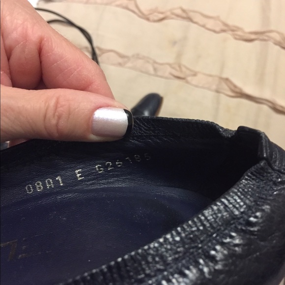 Authentic CHANEL  genuine leather shoes - used - Picture 7 of 10